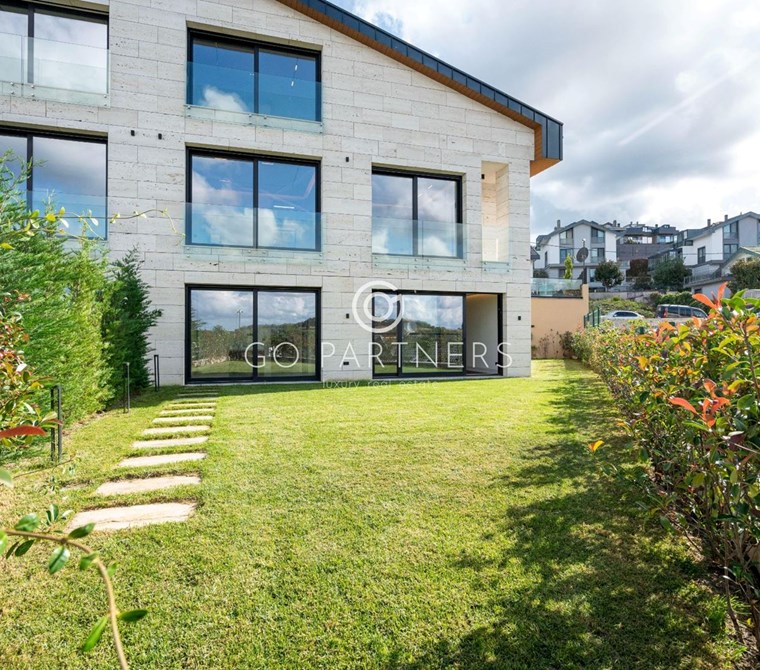 Zekeriyaköy'de Modern Mimari ile Tasarlanmış, Lüks 4+1 Villa!