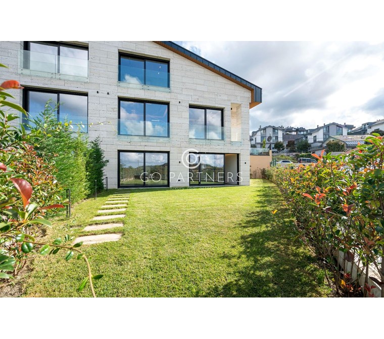 Zekeriyaköy'de Modern Mimari ile Tasarlanmış, Lüks 4+1 Villa!