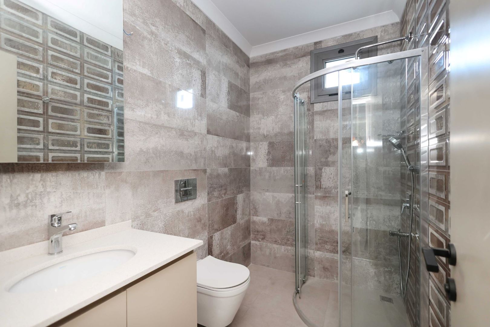 ALANYA KESTELDE DOĞA VE ŞEHİR MANZARALI MUHTEŞEM KOMPLEKS İCERİSİNDE 3+1 SATILIK PENTHOUSE · 17 · Fotoğraflar