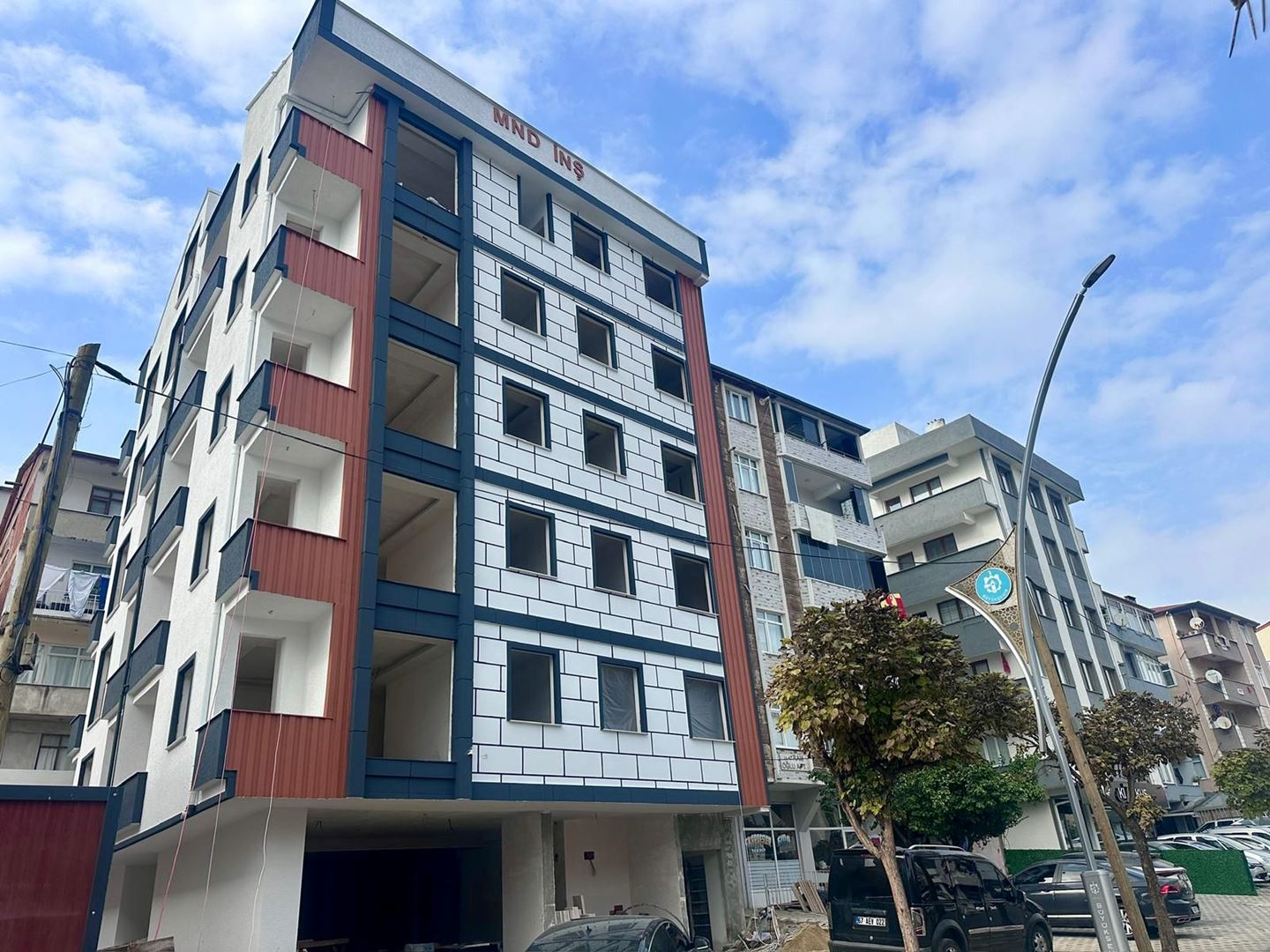 ŞENER GYD'DEN ÇAYIROVA MERKEZİ KONUMDA 3+1 SATILIK DAİRE