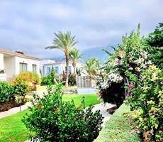 Girne Alsancak'ta site içerisinde güvenli ve konforlu bahçe katı satılık daire