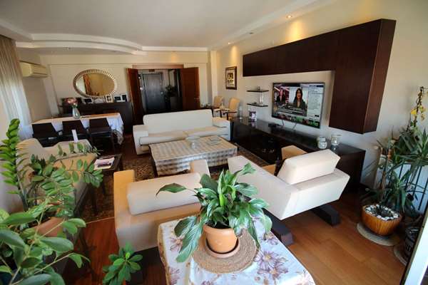 BASIN SİTESİNDE GENÇ BİNADA OTOPARKLI 3+1 SATILIK DAİRE