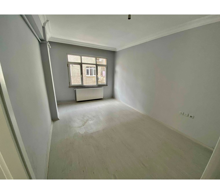 Meydana Yakın Çetinkaya sk 80m2 Satılık 2+1 Ara Kat