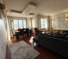  Göztepe'de Caddeye ve Toplu Ulaşıma Yakın, Aydınlık, Doğalgazlı, 2+1 Kiralık Daire