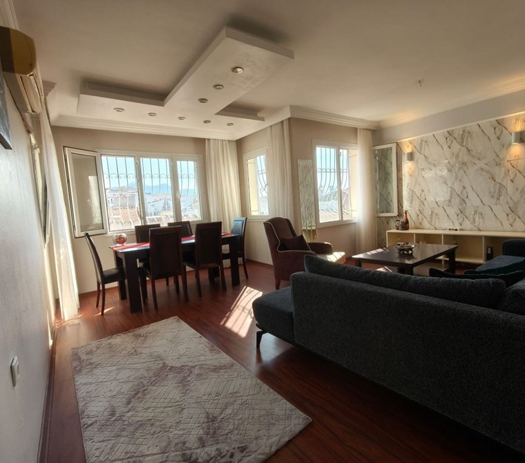  Göztepe'de Caddeye ve Toplu Ulaşıma Yakın, Aydınlık, Doğalgazlı, 2+1 Kiralık Daire