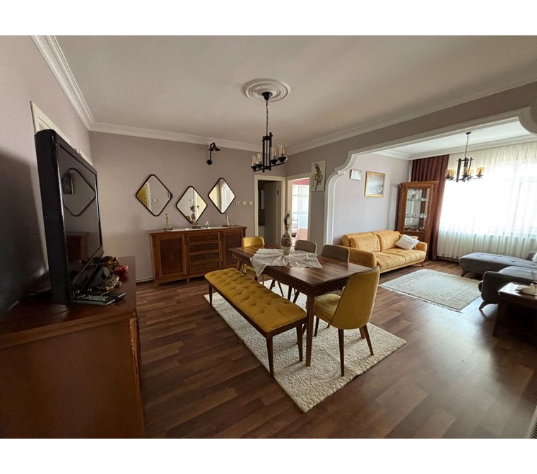İZMİT ÜÇYOLDA 3+1140 m² ARA KAT FULL EŞYALI KİRALIK DAİRE