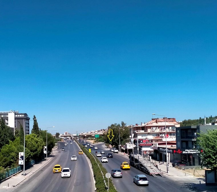 Karşıyaka'da Anadolu Caddesine 20metre mesafede Satılık 3 Dükkan