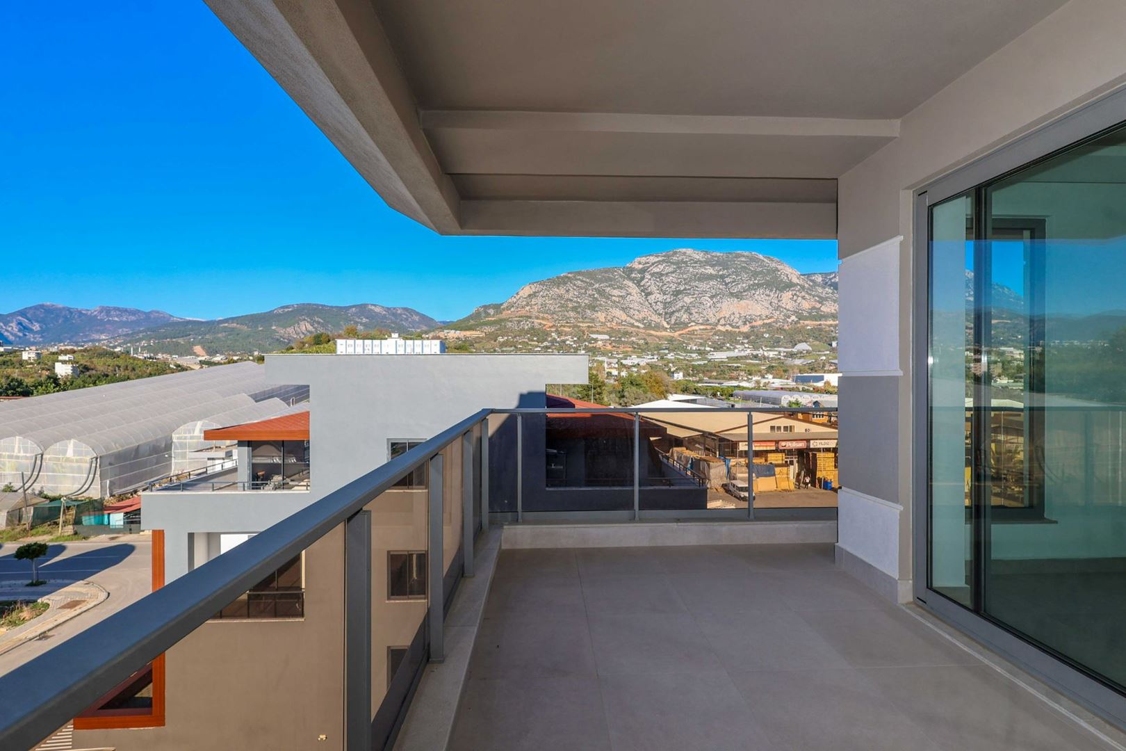 ALANYA KESTELDE DOĞA VE ŞEHİR MANZARALI MUHTEŞEM KOMPLEKS İCERİSİNDE 3+1 SATILIK PENTHOUSE